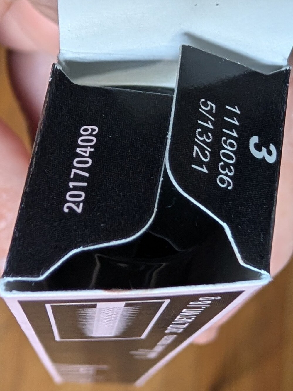 Defining Mascara - Picture 3 of 3